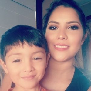 Meet your Posher, Analaura